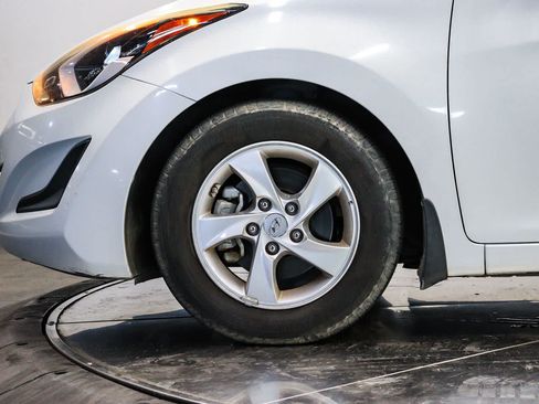 Used 2015 Hyundai Elantra SE FWD image 9