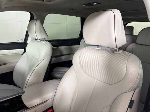 Used 2025 Hyundai Palisade Calligraphy image 19