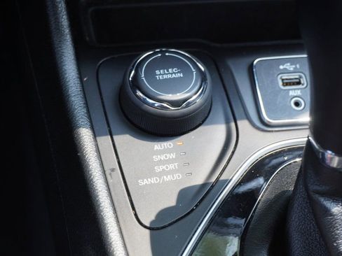 Used 2023 Jeep Cherokee Altitude Lux image 22