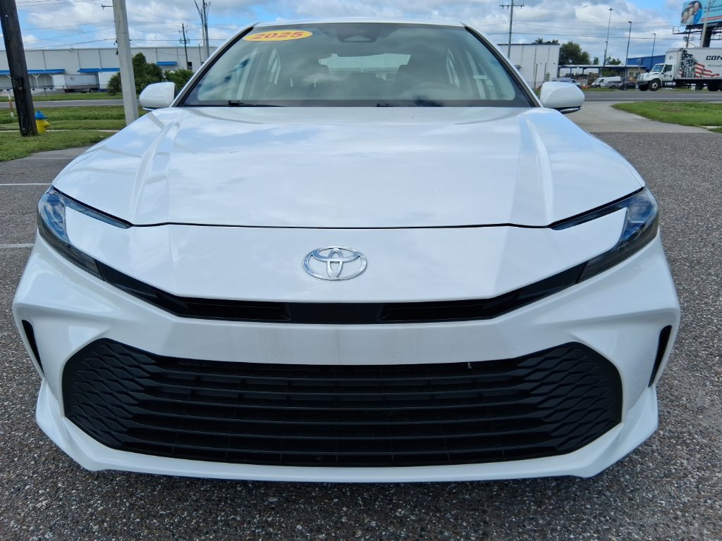 Used 2025 Toyota Camry LE FWD image 8
