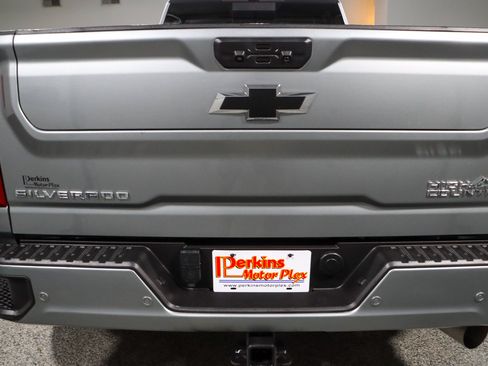Used 2024 Chevrolet Silverado 3500 High Country w/ High Country Premium Package AWD/4WD image 8