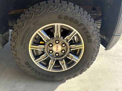Certified 2025 GMC Sierra 1500 AT4 AWD/4WD image 16