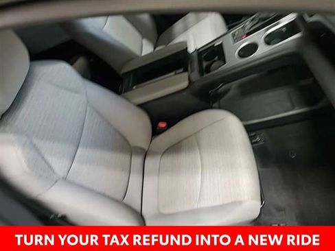 Used 2025 Toyota Sienna LE image 21