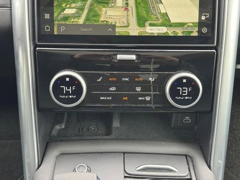 Used 2024 Land Rover Discovery S AWD/4WD image 18