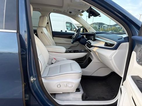 Used 2025 Buick Enclave Avenir w/ Trailering Package, 5000 lbs. AWD/4WD image 10