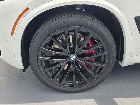 New 2026 BMW X5 xDrive40i w/ M Sport Package AWD/4WD image 8