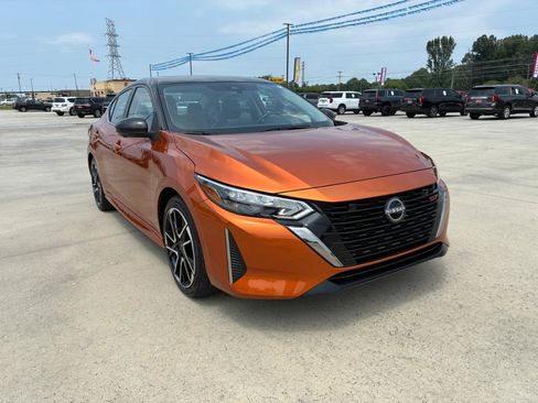 Used 2025 Nissan Sentra SR w/ SR Premium Package FWD image 4
