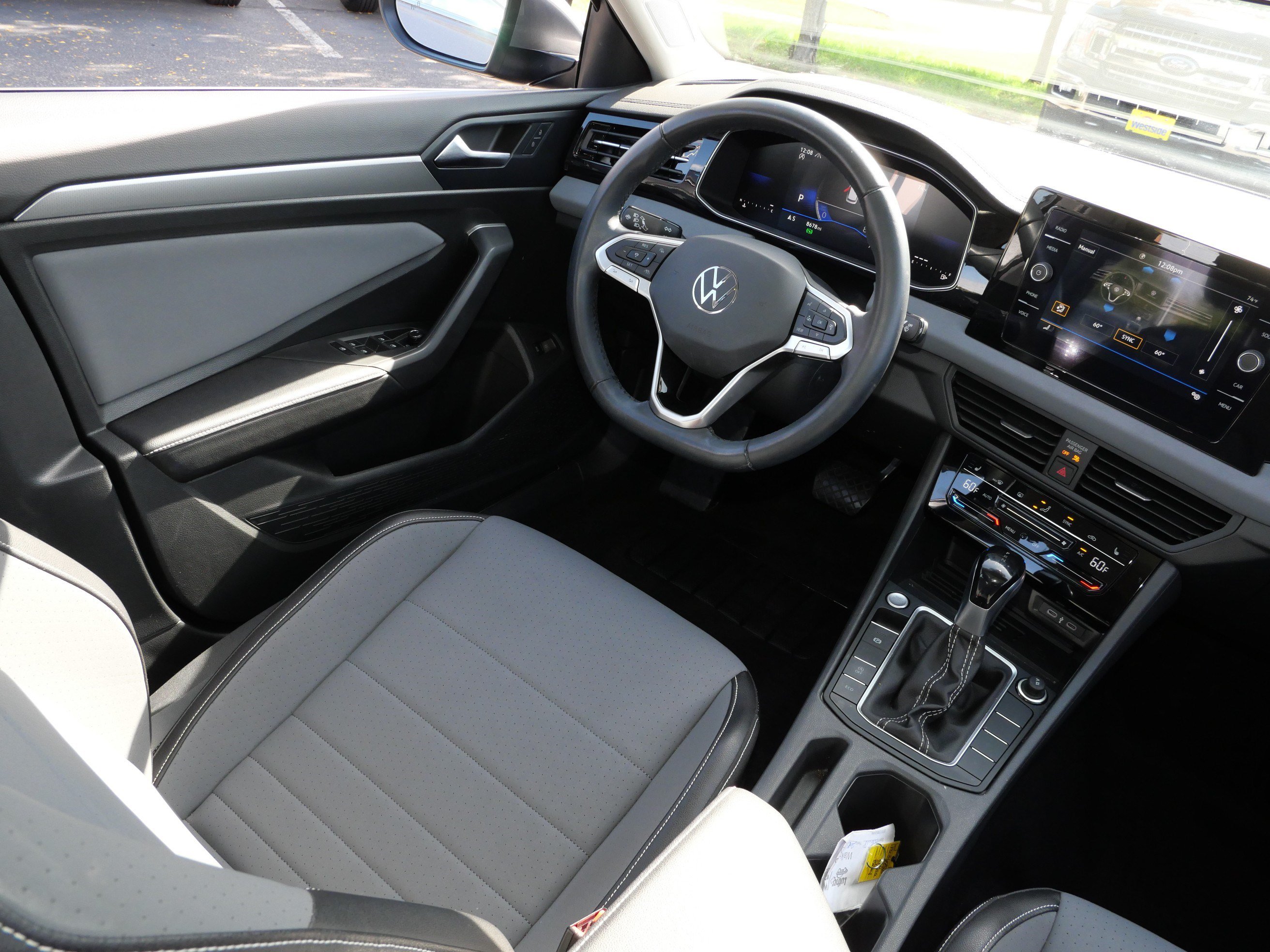 Certified 2025 Volkswagen Jetta SE w/ Sunroof Package FWD image 9
