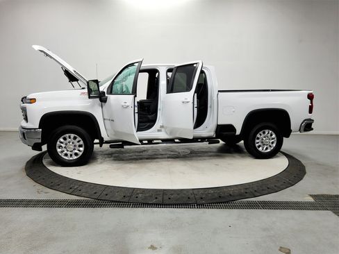 Used 2025 Chevrolet Silverado 2500 LT image 12