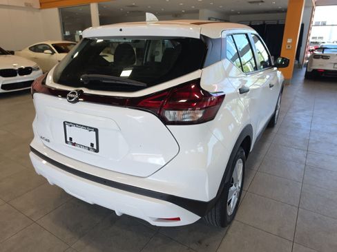 Used 2022 Nissan Kicks S FWD image 8