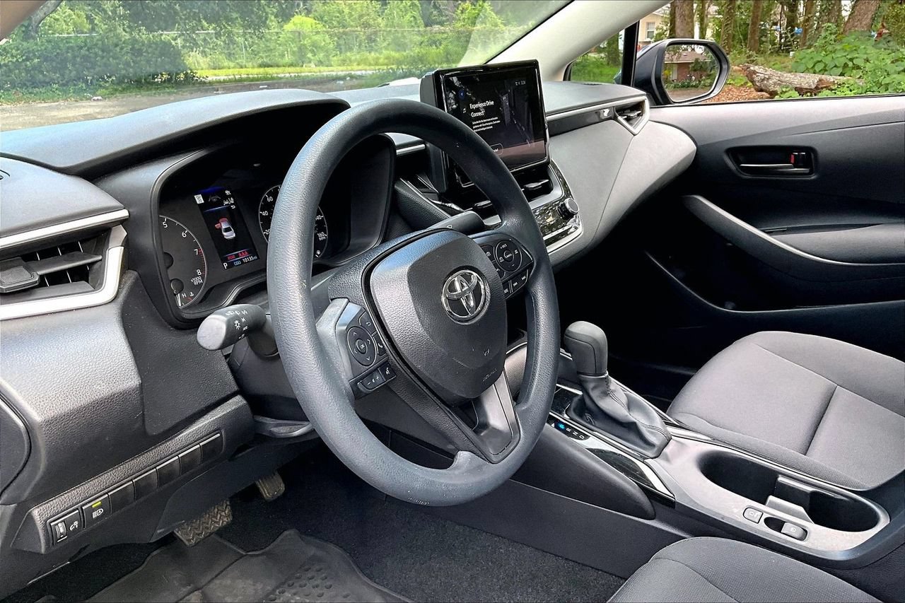 Used 2025 Toyota Corolla LE FWD image 14