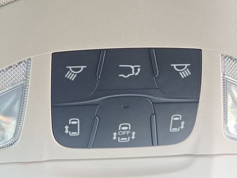 Used 2024 Chrysler Pacifica Touring-L image 25