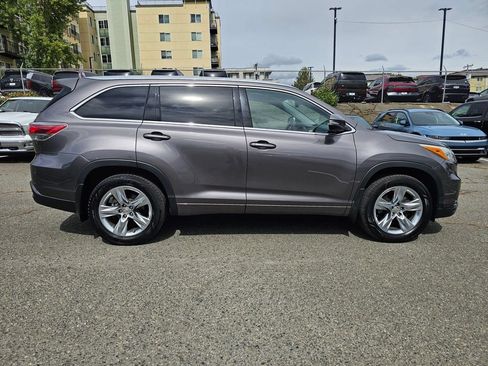 Used 2015 Toyota Highlander Limited Platinum AWD/4WD image 8