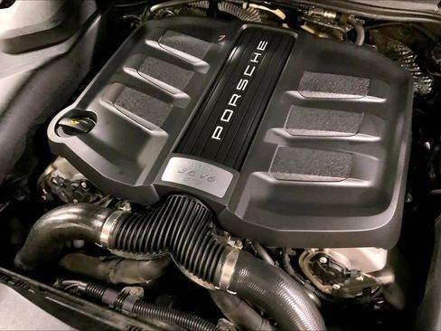 Used 2017 Porsche Cayenne GTS image 32