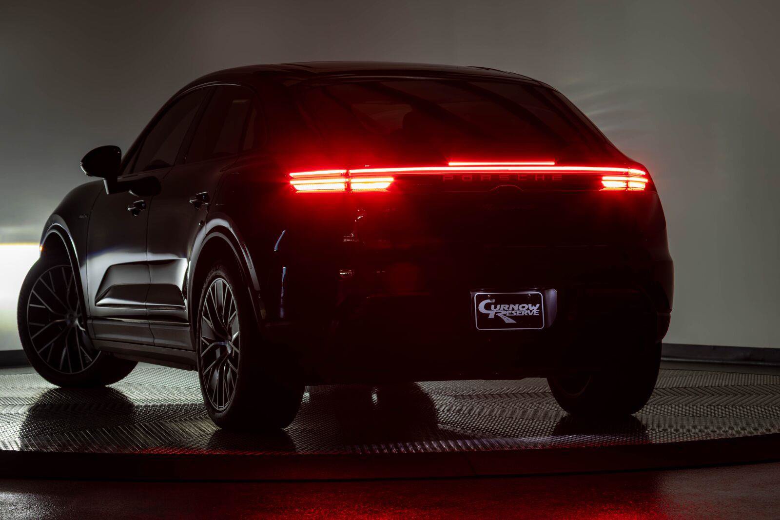 Used 2025 Porsche Macan 4S Electric AWD/4WD image 25