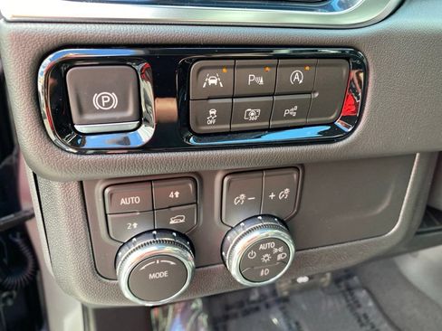 Used 2026 GMC Yukon Denali w/ Sun & Power Step Package AWD/4WD image 14