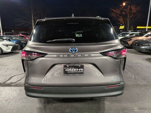 Used 2024 Toyota Sienna XLE image 4