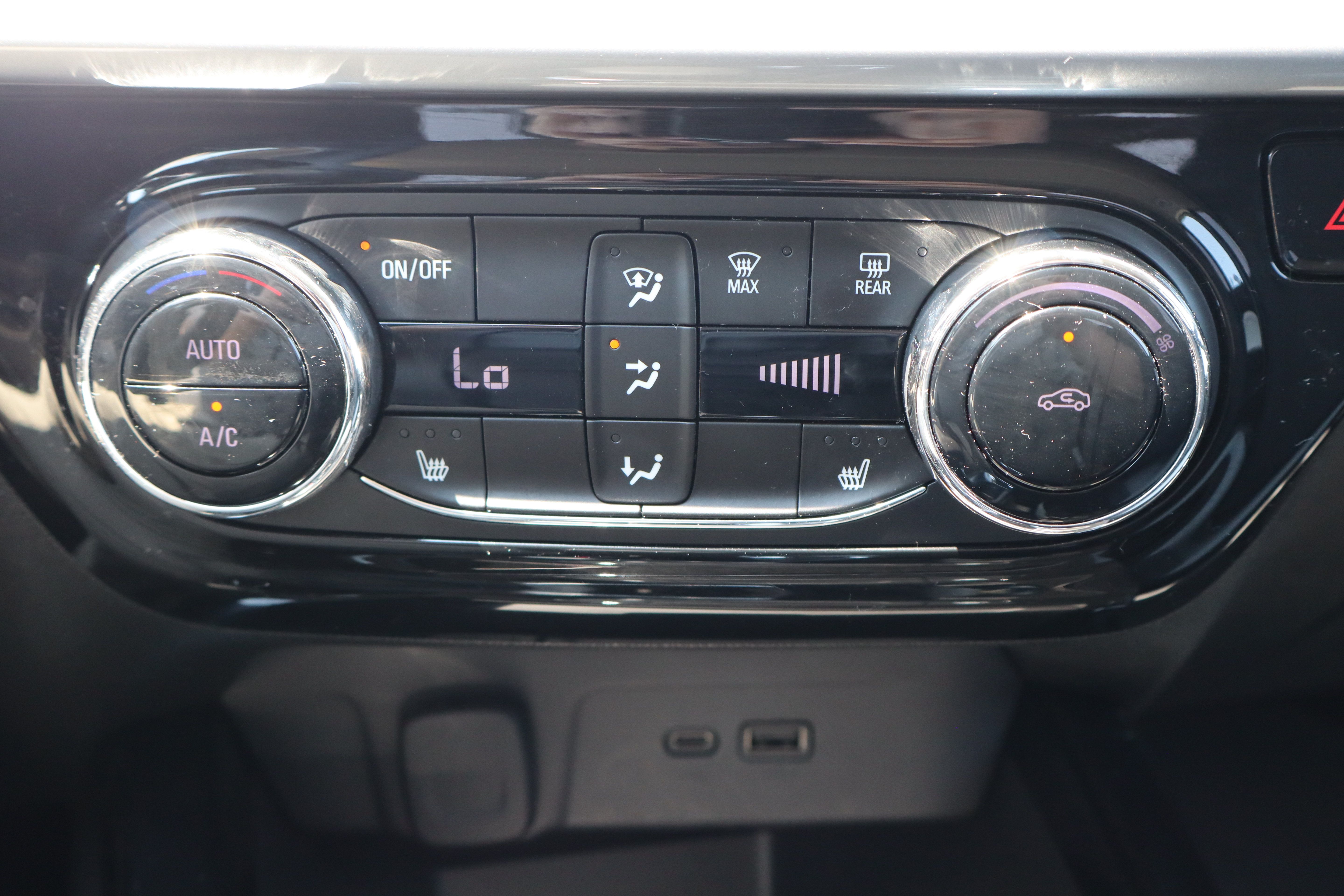 Used 2024 Chevrolet Trax LT w/ Driver Confidence Package FWD image 20