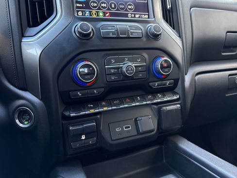 Used 2021 Chevrolet Silverado 1500 LT Trail Boss w/ Convenience Package II image 19