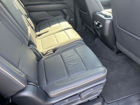 Used 2022 GMC Yukon XL SLT AWD/4WD image 17