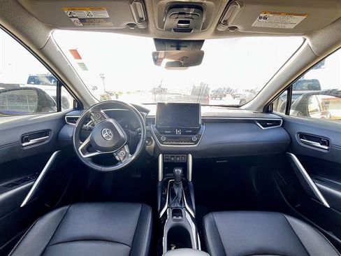 Used 2025 Toyota Corolla Cross XLE FWD image 11