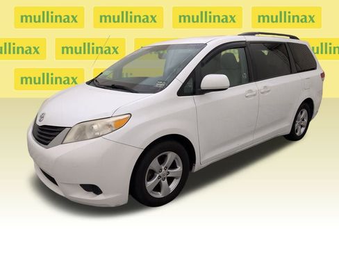 Used 2013 Toyota Sienna LE image 10