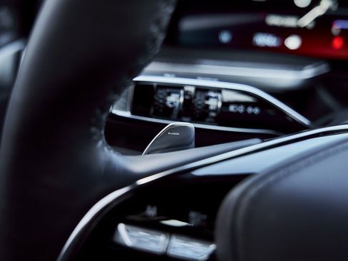 Used 2025 Cadillac Escalade V w/ LPO, ONYX Package image 71