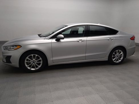 Used 2019 Ford Fusion SE FWD image 2