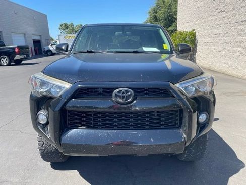 Used 2018 Toyota 4Runner SR5 AWD/4WD image 2