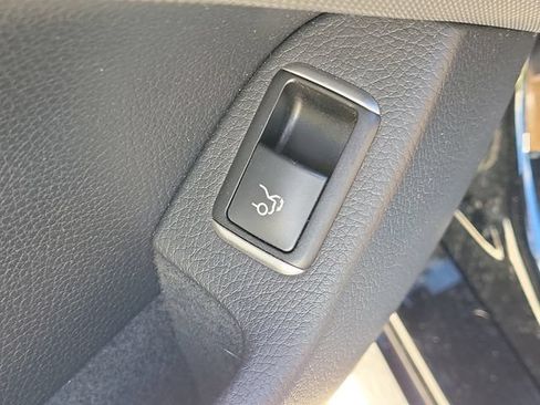 Used 2014 Mercedes-Benz SL 550 image 15