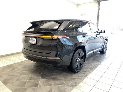 Used 2025 Jeep Wagoneer S Launch Edition image 5