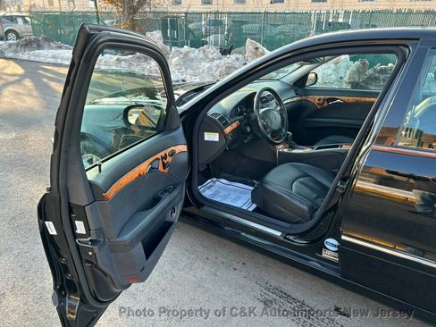 Used 2006 Mercedes-Benz E 320 CDI Sedan image 25