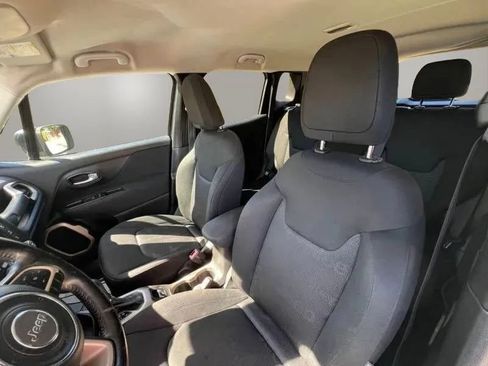 Used 2017 Jeep Renegade Latitude w/ Popular Equipment Group FWD image 11