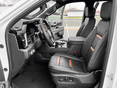 Used 2024 GMC Sierra 1500 AT4 image 4