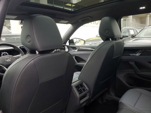 New 2026 Volkswagen Tiguan SE R-Line FWD image 9