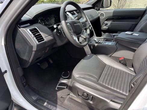 Used 2025 Land Rover Discovery S AWD/4WD image 9