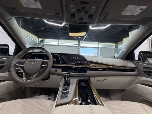 Used 2023 Cadillac Escalade Premium Luxury Platinum image 18