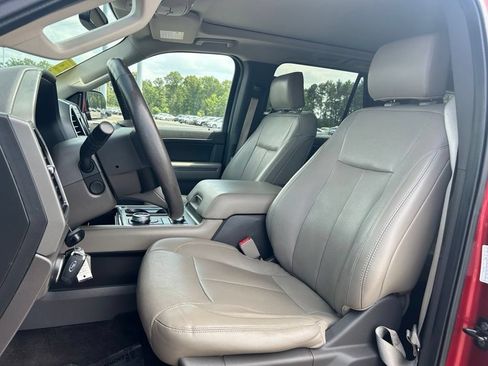 Used 2018 Ford Expedition Max XLT w/ Equipment Group 202A AWD/4WD image 12