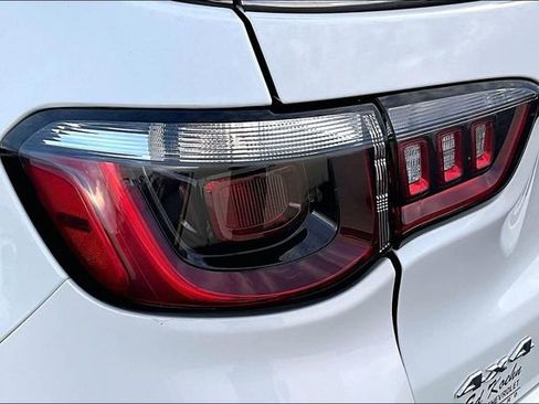 Used 2024 Jeep Compass Latitude image 21