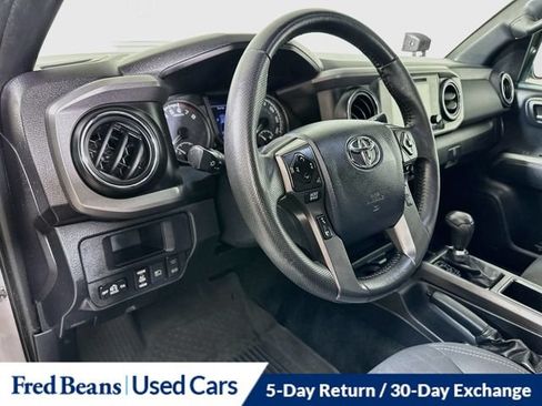 Used 2019 Toyota Tacoma TRD Sport w/ Technology Package AWD/4WD image 13