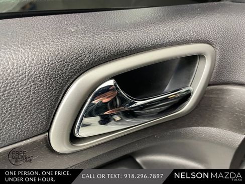 Used 2017 Jeep Grand Cherokee Altitude image 18