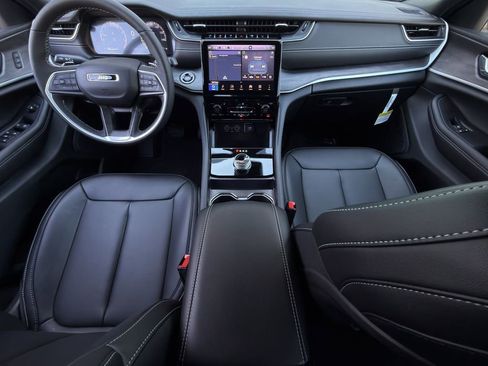 New 2025 Jeep Grand Cherokee L Limited image 8