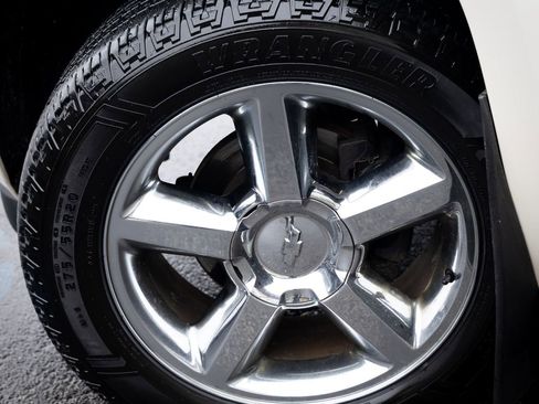 Used 2014 Chevrolet Suburban LTZ image 22