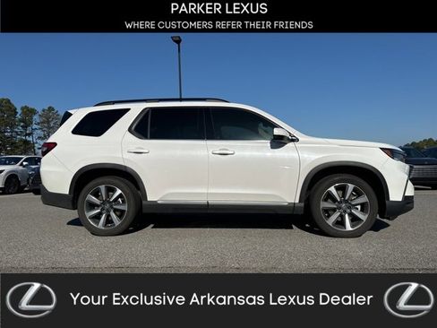 Used 2025 Honda Pilot Elite image 1