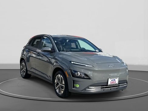 Used 2023 Hyundai Kona SE image 4