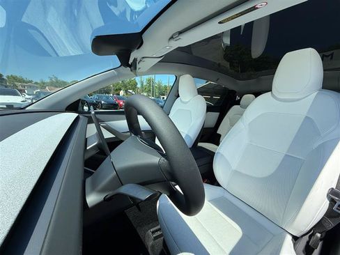 Used 2026 Tesla Model Y Long Range AWD/4WD image 12
