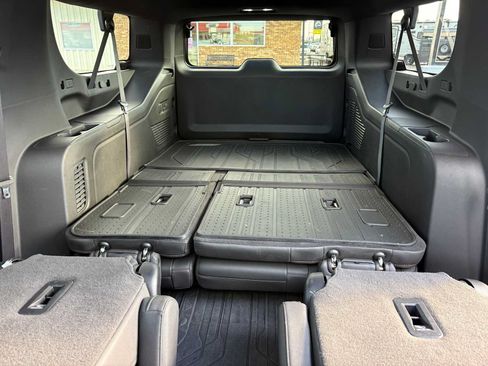 Used 2025 Chevrolet Suburban High Country AWD/4WD image 33