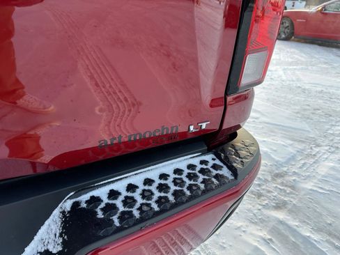 Used 2023 Chevrolet Colorado LT w/ LT Convenience Package II image 9