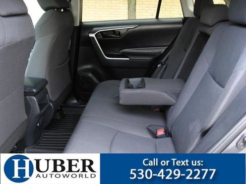 Used 2019 Toyota RAV4 LE FWD image 14