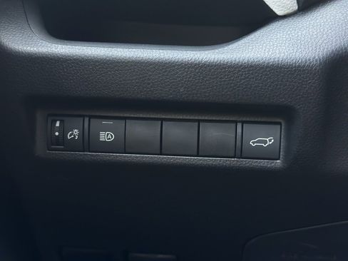 Used 2020 Toyota RAV4 XLE image 21